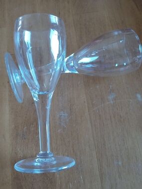 Classic Clear Wine Glasses - Elegant Clear Set